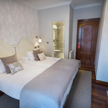 Cuatro Caminos Rooms Torrelavega Exterior foto