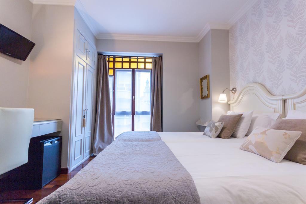 Cuatro Caminos Rooms Torrelavega Exterior foto