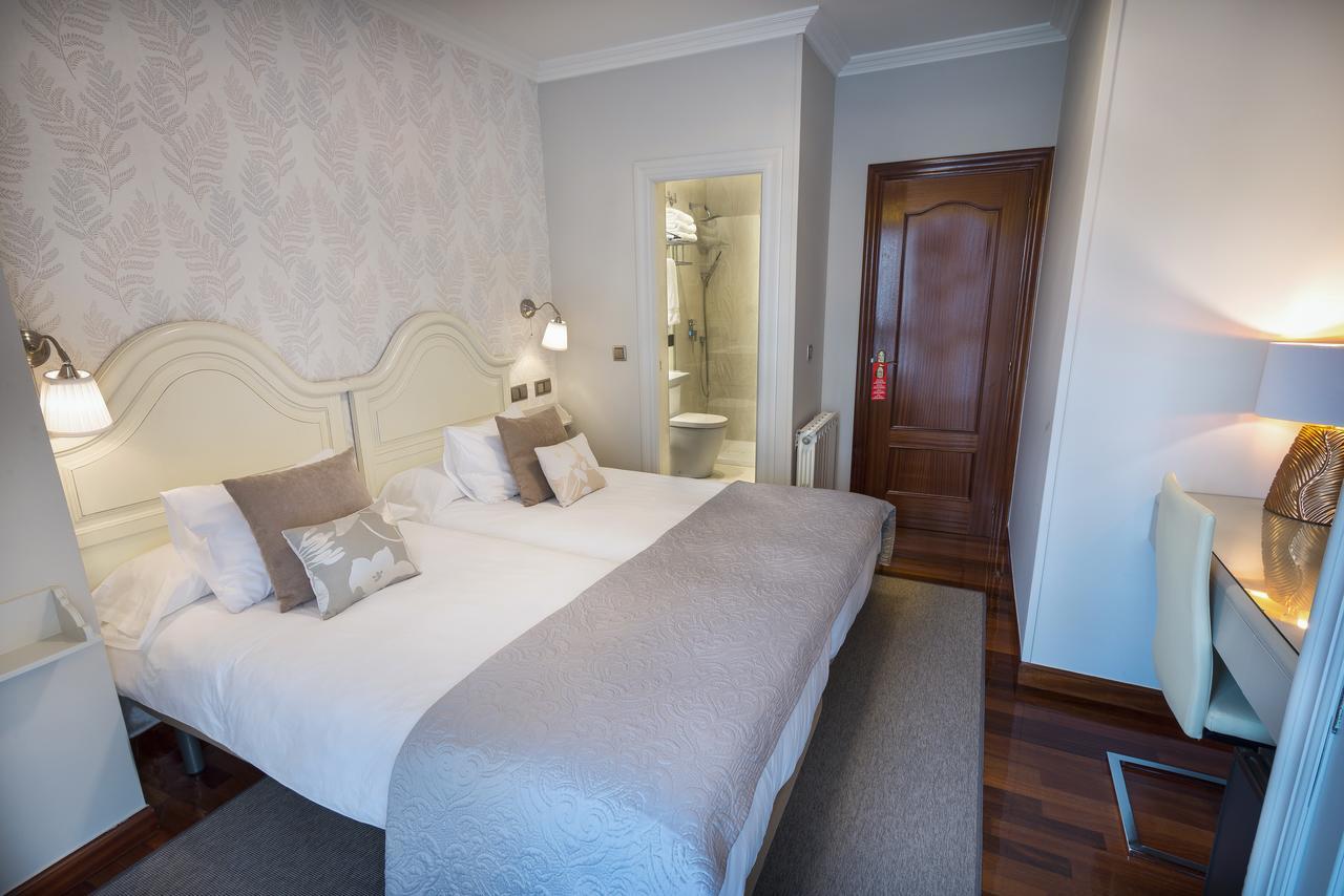 Cuatro Caminos Rooms Torrelavega Exterior foto